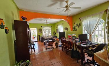 En ESQUINA SE VENDE CASA, COL. EJIDAL DE PLAYA DEL CARMEN, Q. ROO, A 8 MINUTOS DE LA PLAYA