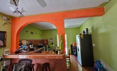 En ESQUINA SE VENDE CASA, COL. EJIDAL DE PLAYA DEL CARMEN, Q. ROO, A 8 MINUTOS DE LA PLAYA