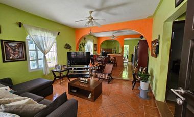 En ESQUINA SE VENDE CASA, COL. EJIDAL DE PLAYA DEL CARMEN, Q. ROO, A 8 MINUTOS DE LA PLAYA