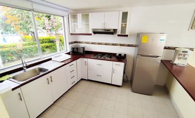 🏢 VENDO CASA ESQUINERA DOS PLANTAS CON TERRAZA - TRES DORMITORIOS - (TONSUPA - Club del Pacífico) $93,000.oo