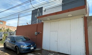 Casa muy amplia en 2 niveles más Sotano adaptado de Local o Bodega en RENTA $30,000.00