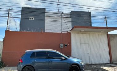 Casa muy amplia en 2 niveles más Sotano adaptado de Local o Bodega en RENTA $30,000.00