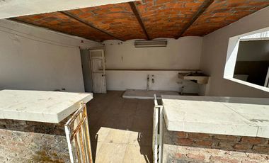 Casa muy amplia en 2 niveles más Sotano adaptado de Local o Bodega en RENTA $30,000.00