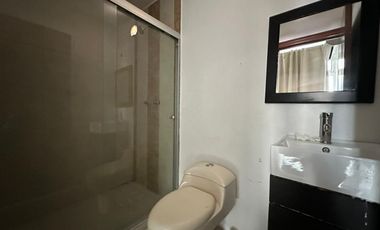 Casa muy amplia en 2 niveles más Sotano adaptado de Local o Bodega en RENTA $30,000.00