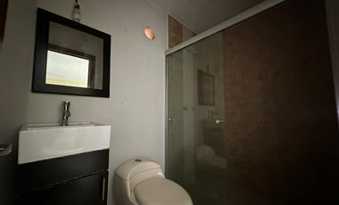 Casa muy amplia en 2 niveles más Sotano adaptado de Local o Bodega en RENTA $30,000.00