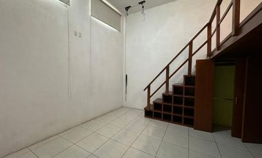 Casa muy amplia en 2 niveles más Sotano adaptado de Local o Bodega en RENTA $30,000.00