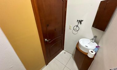 Casa muy amplia en 2 niveles más Sotano adaptado de Local o Bodega en RENTA $30,000.00