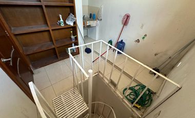 Casa muy amplia en 2 niveles más Sotano adaptado de Local o Bodega en RENTA $30,000.00