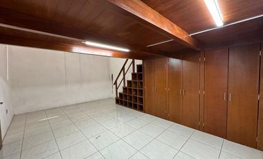 Casa muy amplia en 2 niveles más Sotano adaptado de Local o Bodega en RENTA $30,000.00