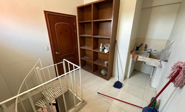 Casa muy amplia en 2 niveles más Sotano adaptado de Local o Bodega en RENTA $30,000.00