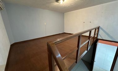 Casa muy amplia en 2 niveles más Sotano adaptado de Local o Bodega en RENTA $30,000.00