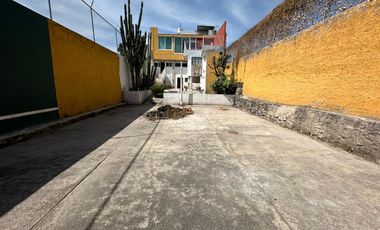 Casa muy amplia en 2 niveles más Sotano adaptado de Local o Bodega en RENTA $30,000.00