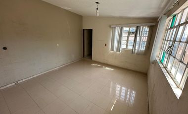 Casa muy amplia en 2 niveles más Sotano adaptado de Local o Bodega en RENTA $30,000.00