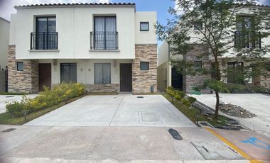 Casa amueblada en renta en Capital Sur