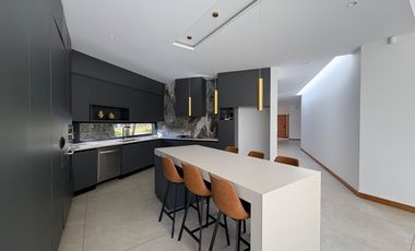 VENDO HERMOSA CASA UNA SOLA PLANTA EN CONJUNTO VIA A ARRAYANES, PUEMBO