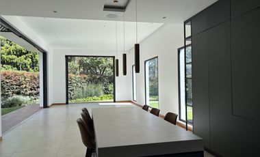 VENDO HERMOSA CASA UNA SOLA PLANTA EN CONJUNTO VIA A ARRAYANES, PUEMBO