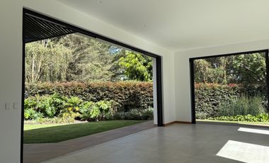 VENDO HERMOSA CASA UNA SOLA PLANTA EN CONJUNTO VIA A ARRAYANES, PUEMBO