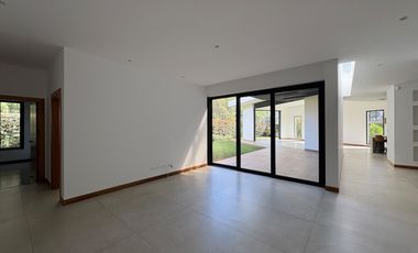 VENDO HERMOSA CASA UNA SOLA PLANTA EN CONJUNTO VIA A ARRAYANES, PUEMBO