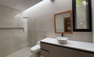 VENDO HERMOSA CASA UNA SOLA PLANTA EN CONJUNTO VIA A ARRAYANES, PUEMBO