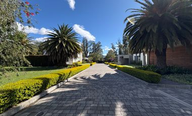 VENDO HERMOSA CASA UNA SOLA PLANTA EN CONJUNTO VIA A ARRAYANES, PUEMBO