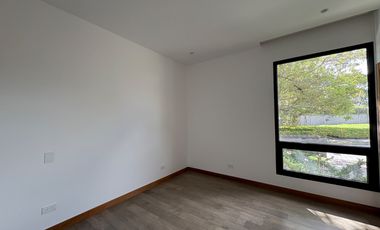 VENDO HERMOSA CASA UNA SOLA PLANTA EN CONJUNTO VIA A ARRAYANES, PUEMBO