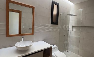 VENDO HERMOSA CASA UNA SOLA PLANTA EN CONJUNTO VIA A ARRAYANES, PUEMBO