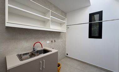 VENDO HERMOSA CASA UNA SOLA PLANTA EN CONJUNTO VIA A ARRAYANES, PUEMBO