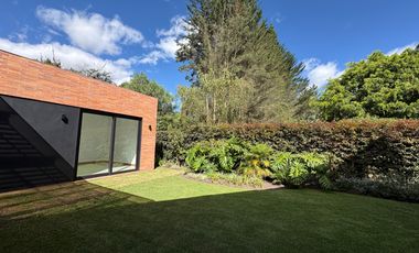 VENDO HERMOSA CASA UNA SOLA PLANTA EN CONJUNTO VIA A ARRAYANES, PUEMBO