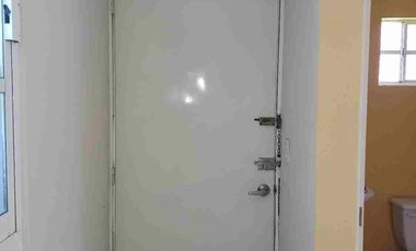 Rento casa que tiene Garaje para Dos Autos, Cocina con Cocineta, Sala-comedor, 2 Recámaras con Clóset, Un Baño y Medio.