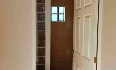 Rento casa que tiene Garaje para Dos Autos, Cocina con Cocineta, Sala-comedor, 2 Recámaras con Clóset, Un Baño y Medio.