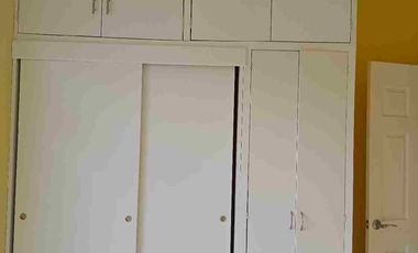 Rento casa que tiene Garaje para Dos Autos, Cocina con Cocineta, Sala-comedor, 2 Recámaras con Clóset, Un Baño y Medio.