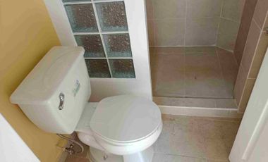 Rento casa que tiene Garaje para Dos Autos, Cocina con Cocineta, Sala-comedor, 2 Recámaras con Clóset, Un Baño y Medio.