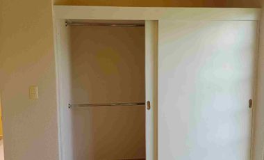 Rento casa que tiene Garaje para Dos Autos, Cocina con Cocineta, Sala-comedor, 2 Recámaras con Clóset, Un Baño y Medio.