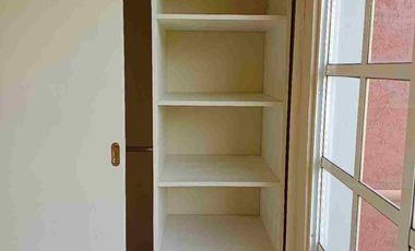 Rento casa que tiene Garaje para Dos Autos, Cocina con Cocineta, Sala-comedor, 2 Recámaras con Clóset, Un Baño y Medio.