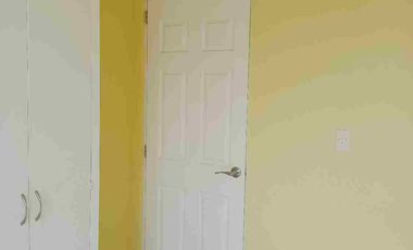Rento casa que tiene Garaje para Dos Autos, Cocina con Cocineta, Sala-comedor, 2 Recámaras con Clóset, Un Baño y Medio.
