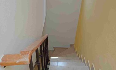 Rento casa que tiene Garaje para Dos Autos, Cocina con Cocineta, Sala-comedor, 2 Recámaras con Clóset, Un Baño y Medio.