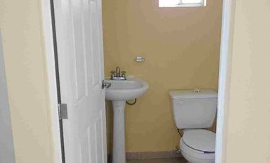 Rento casa que tiene Garaje para Dos Autos, Cocina con Cocineta, Sala-comedor, 2 Recámaras con Clóset, Un Baño y Medio.
