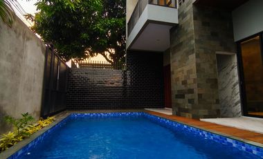 Rumah kolam renang solo sumber dekat manahan tirtonadi