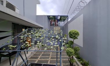 Rumah Mewah 2 Lantai dalam Perumahan Lokasi Dekat Kampus UPN di Babarsari Depok Sleman