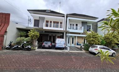 Rumah Mewah 2 Lantai dalam Perumahan Lokasi Dekat Kampus UPN di Babarsari Depok Sleman