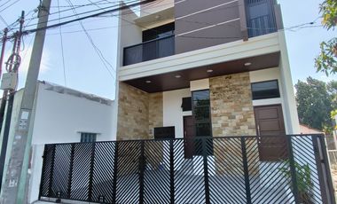 Harga Nego, Rumah 2 lantai Dekat UGM Jogja  ; Akses Kaliurang Mobil