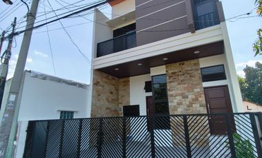 Harga Nego, Rumah 2 lantai Dekat UGM Jogja  ; Akses Kaliurang Mobil