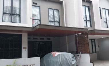 Rumah Mewah 2 Lantai Di Cirendeu Ciputat Dekat MRT Toll Lebak Bulus
