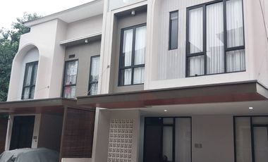 Rumah Mewah 2 Lantai Di Cirendeu Ciputat Dekat MRT Toll Lebak Bulus