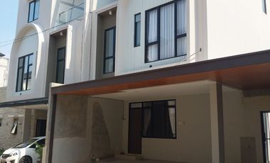 Rumah Mewah 2 Lantai Di Cirendeu Ciputat Dekat MRT Toll Lebak Bulus