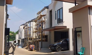 Rumah Mewah 2 Lantai Di Cirendeu Ciputat Dekat MRT Toll Lebak Bulus