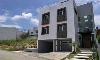 casa en venta en bosques  esmeralda