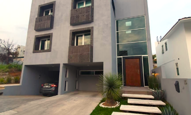 casa en venta en bosques  esmeralda