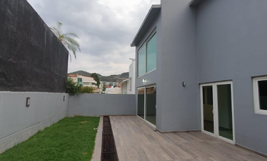 casa en venta en bosques  esmeralda