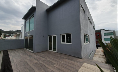 casa en venta en bosques  esmeralda